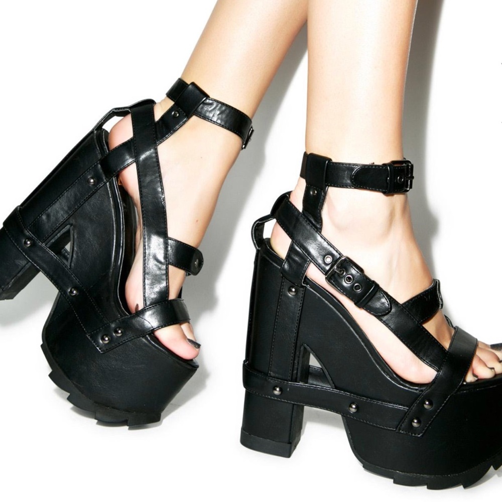 YRU Nightcall Heels in 7/Black